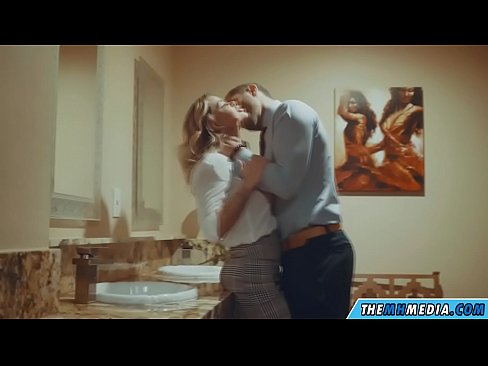 ❤️ Keď vás prsnatá blondínka zvádza na verejných toaletách ❤❌ Porno video na sk.wassell.ru ❌️